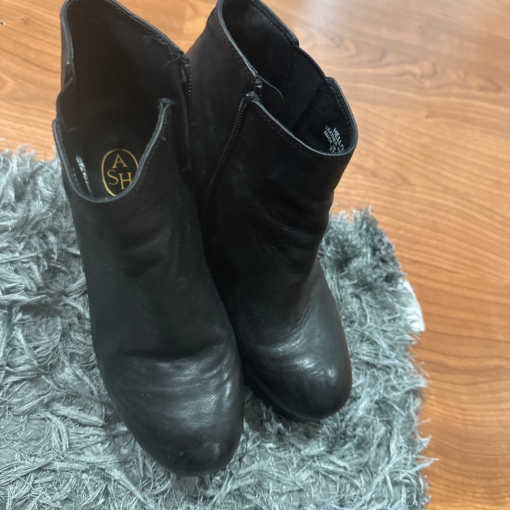 Ash booties